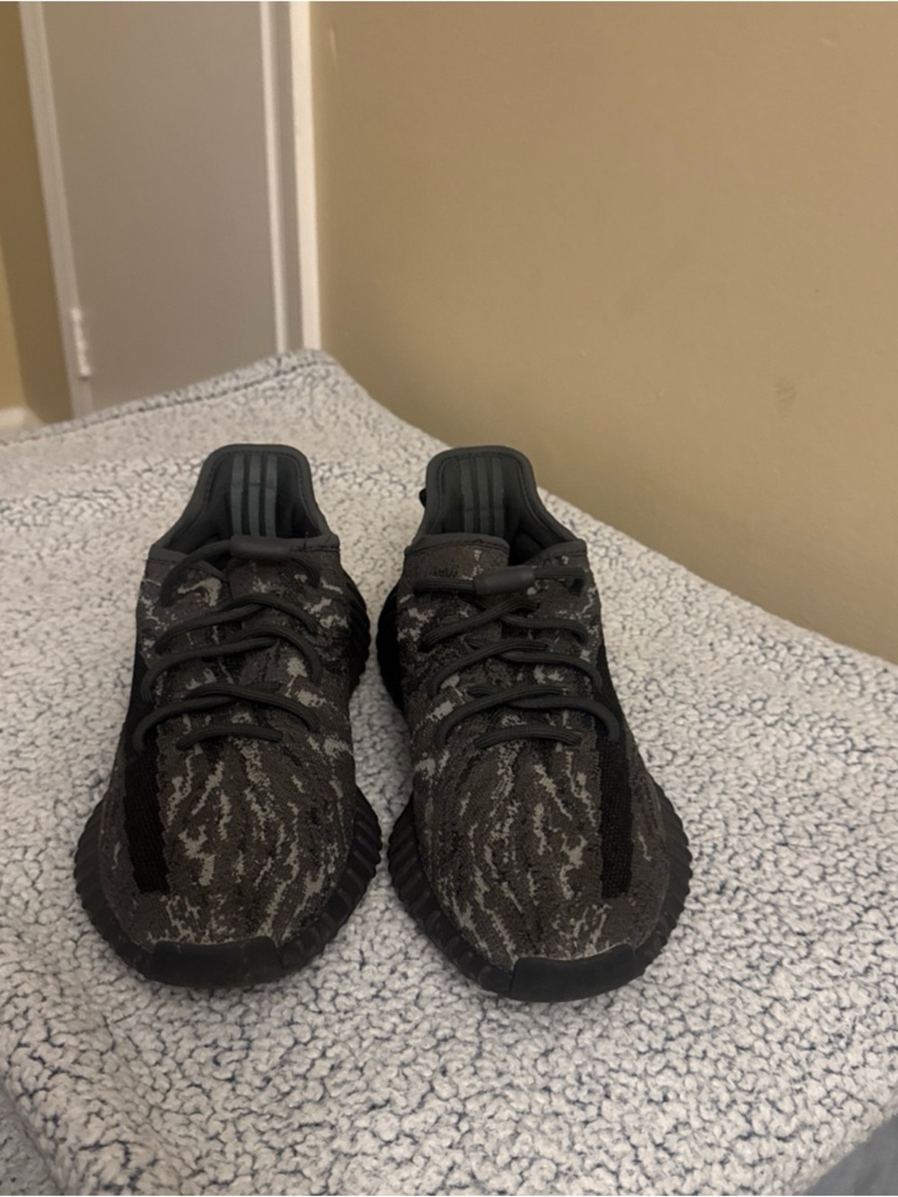 adidas Yeezy Boost 350 V2 Cardboard Box - Brown and Black